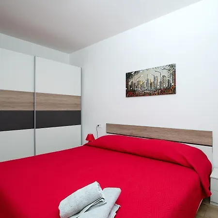 Apartment In Sajini Mit Grill, Gemeinsamem Pool Und Garten