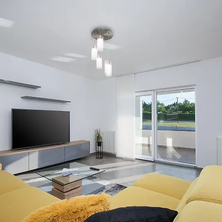 In Sajini Mit Grill, Gemeinsamem Pool Und Garten Apartament *