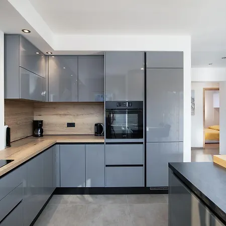 Apartament In Sajini Mit Grill, Gemeinsamem Pool Und Garten