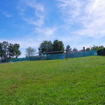 Apartment In Sajini Mit Grill, Gemeinsamem Pool Und Garten *